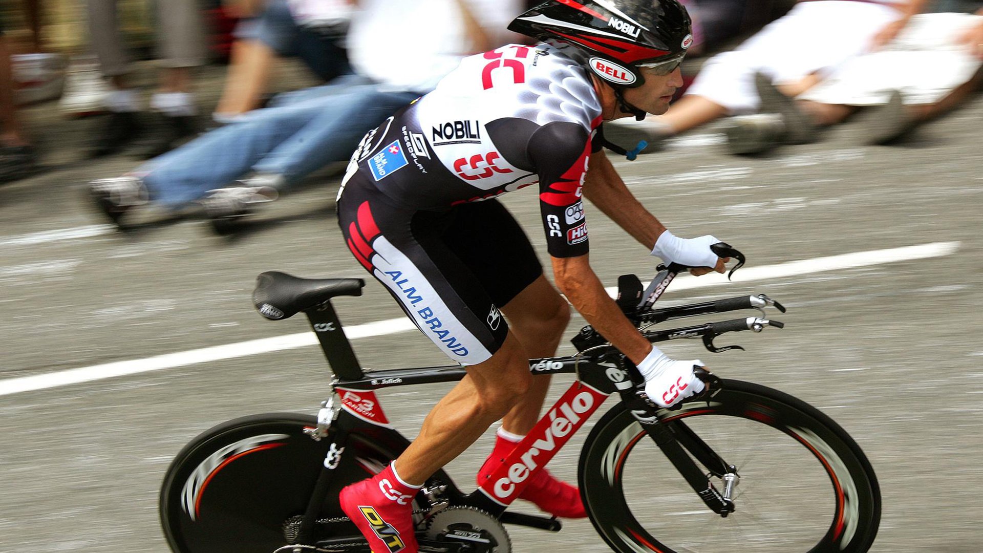 开云体育中国官网-逆袭之夜，当哈斯掀翻阿斯顿·马丁，佩雷兹的绝杀诠释F1赛场上的不可能